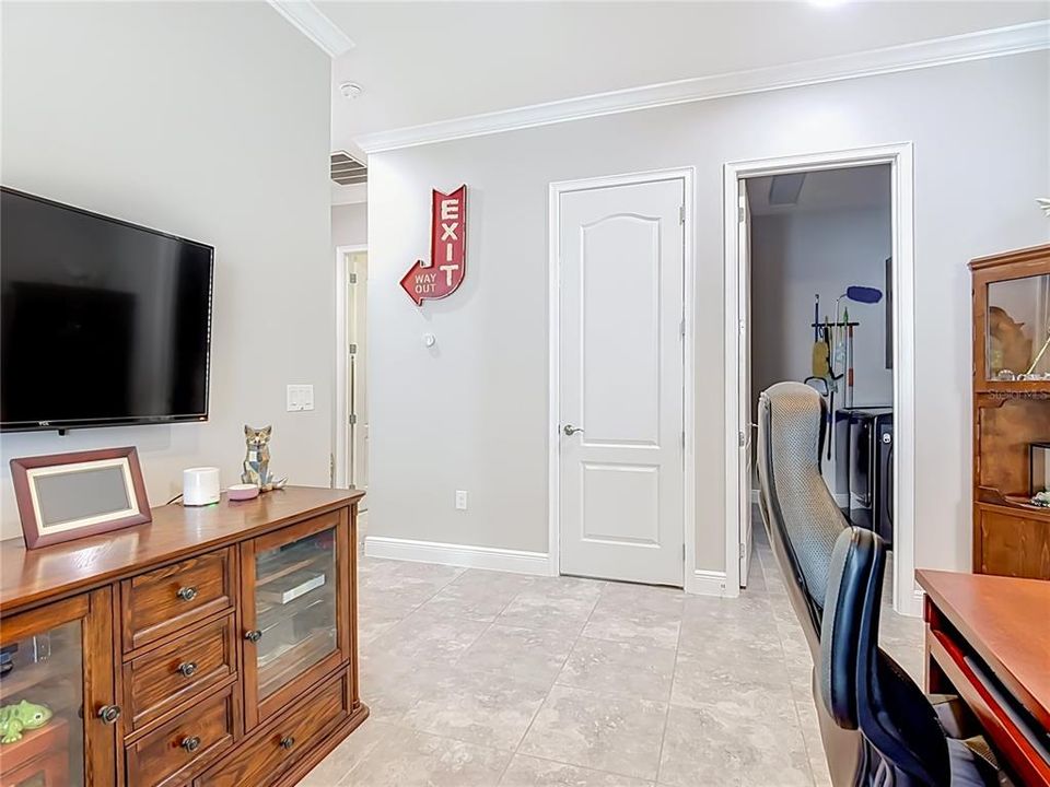 For Sale: $330,000 (2 beds, 2 baths, 1464 Square Feet)