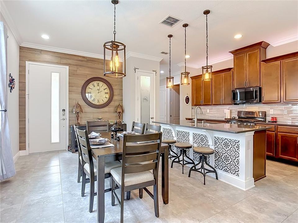 For Sale: $330,000 (2 beds, 2 baths, 1464 Square Feet)