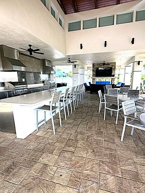 For Sale: $330,000 (2 beds, 2 baths, 1464 Square Feet)
