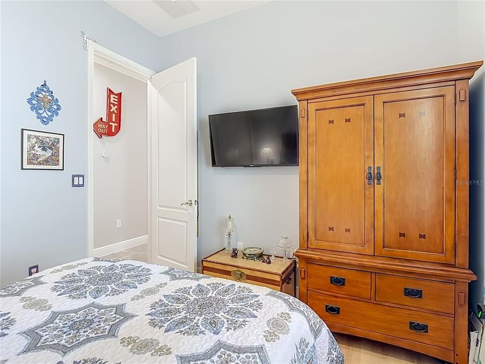 For Sale: $330,000 (2 beds, 2 baths, 1464 Square Feet)