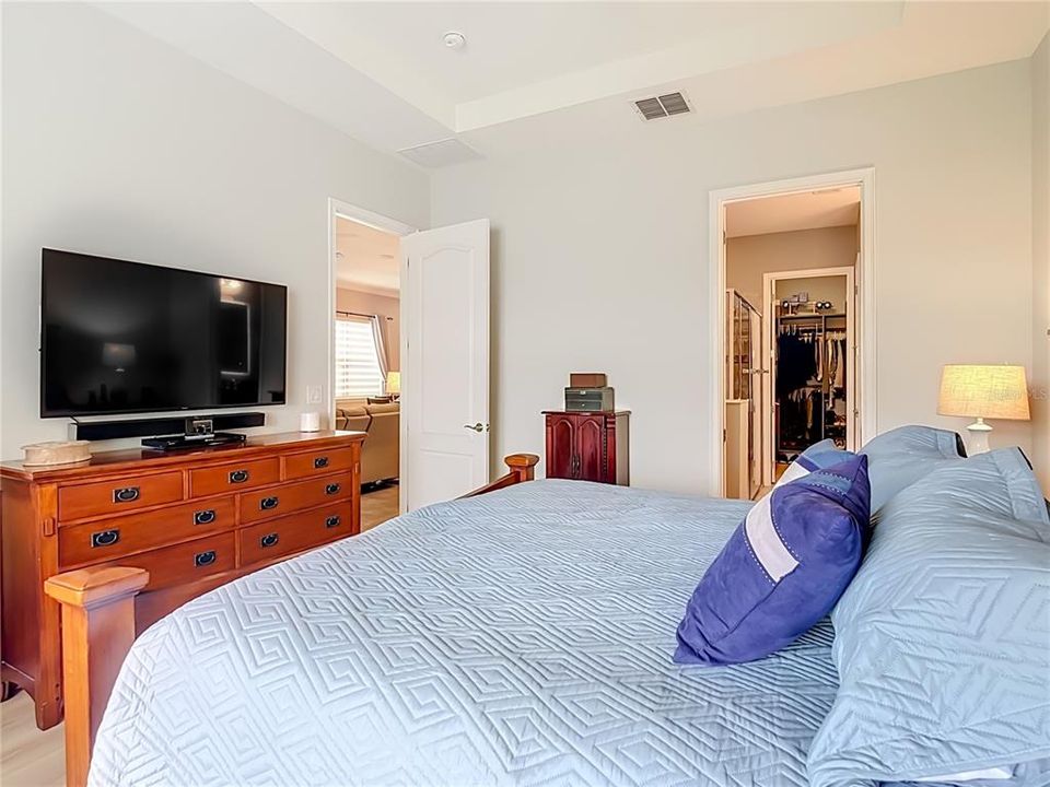 For Sale: $330,000 (2 beds, 2 baths, 1464 Square Feet)