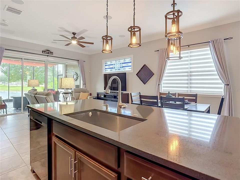 For Sale: $330,000 (2 beds, 2 baths, 1464 Square Feet)