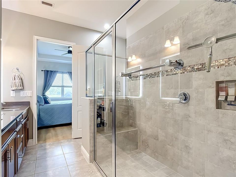 For Sale: $330,000 (2 beds, 2 baths, 1464 Square Feet)