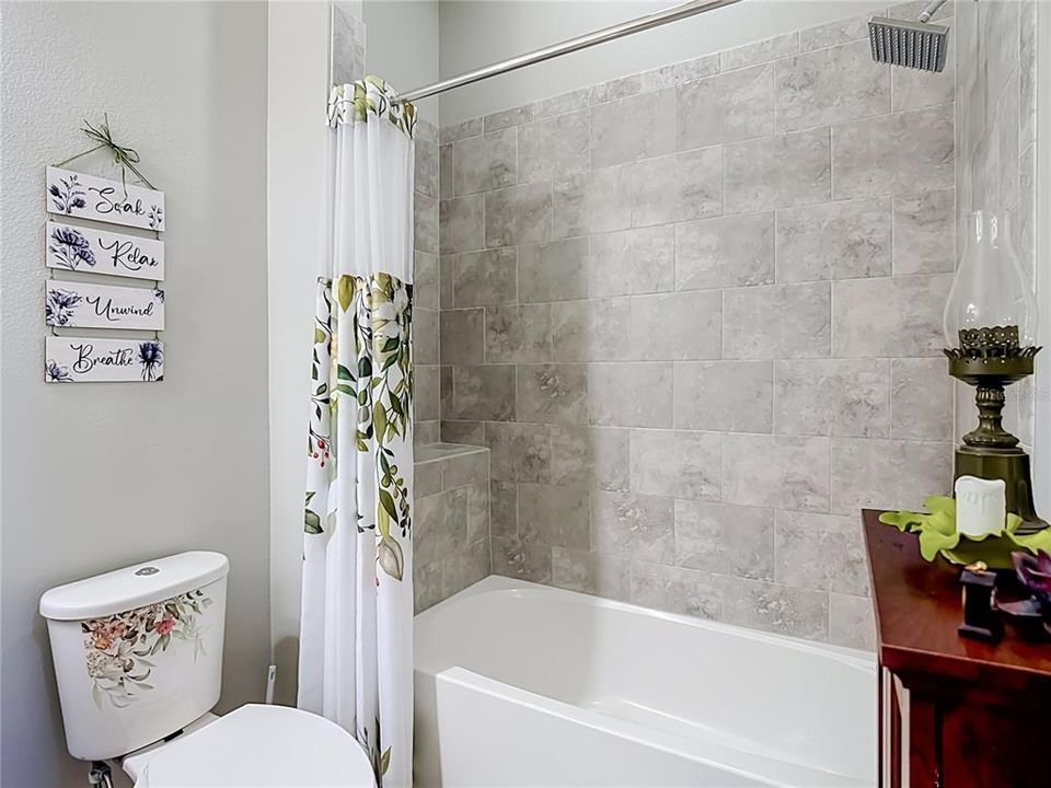 For Sale: $330,000 (2 beds, 2 baths, 1464 Square Feet)