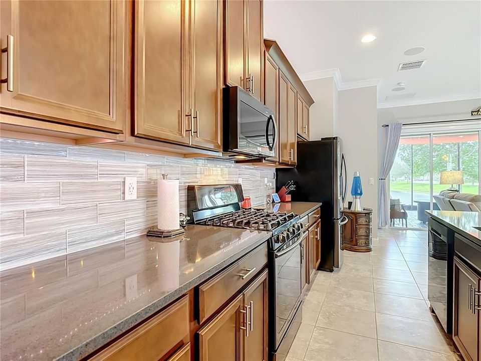 For Sale: $330,000 (2 beds, 2 baths, 1464 Square Feet)