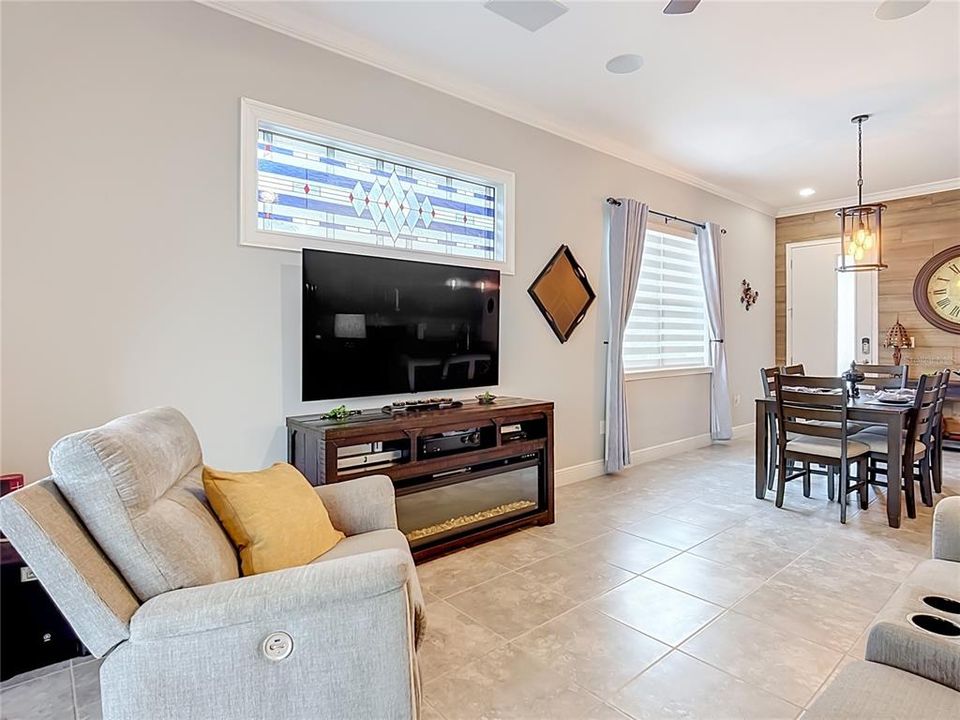 For Sale: $330,000 (2 beds, 2 baths, 1464 Square Feet)