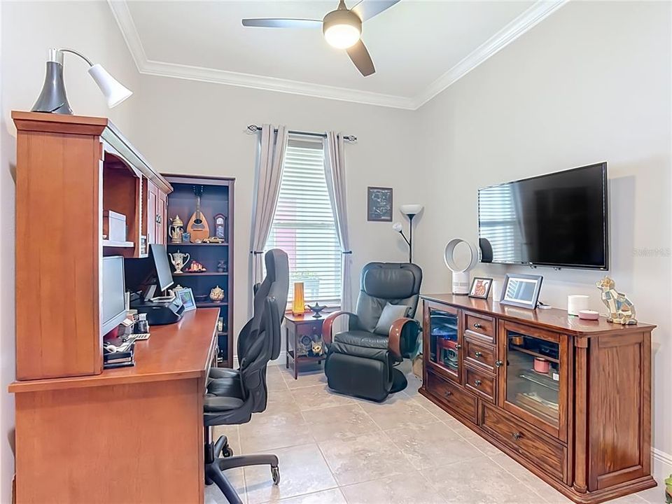 For Sale: $330,000 (2 beds, 2 baths, 1464 Square Feet)