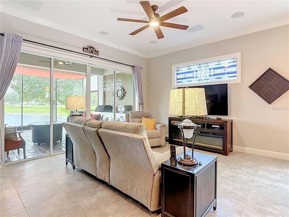For Sale: $330,000 (2 beds, 2 baths, 1464 Square Feet)