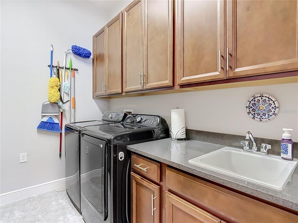 For Sale: $330,000 (2 beds, 2 baths, 1464 Square Feet)
