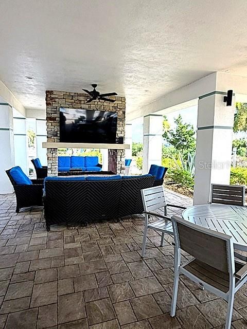 For Sale: $330,000 (2 beds, 2 baths, 1464 Square Feet)