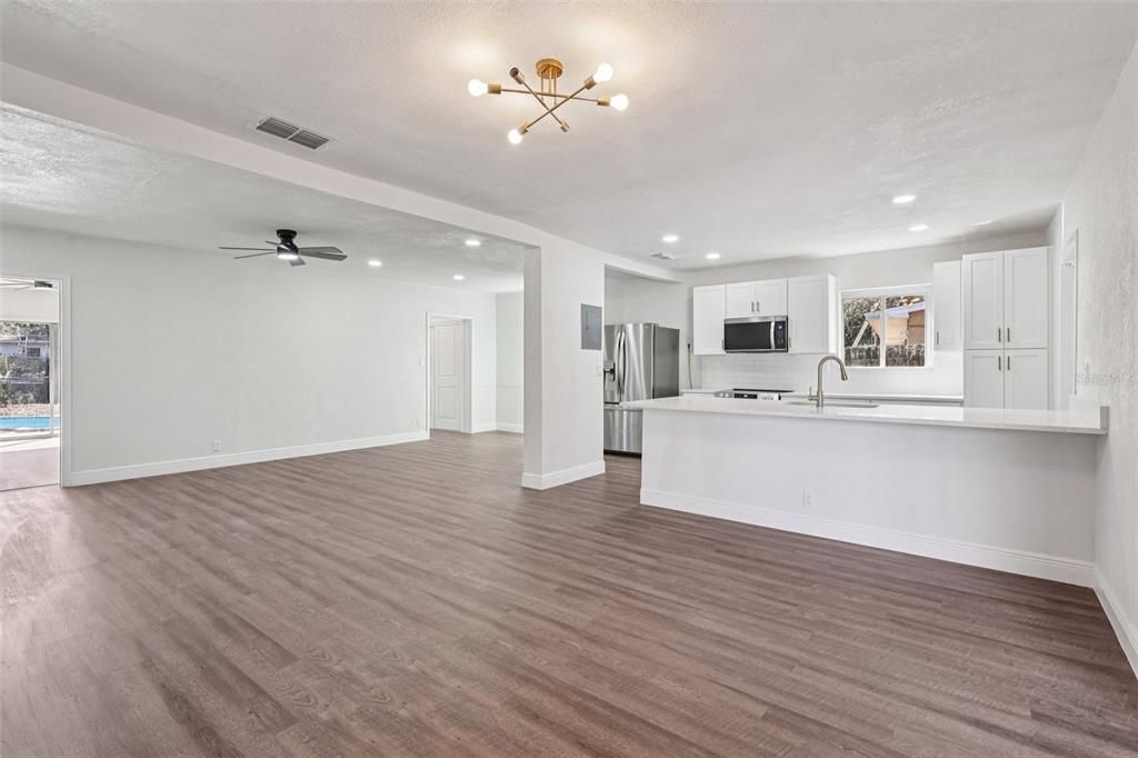 На продажу: $340,000 (4 спален, 2 ванн, 1802 Квадратных фут)
