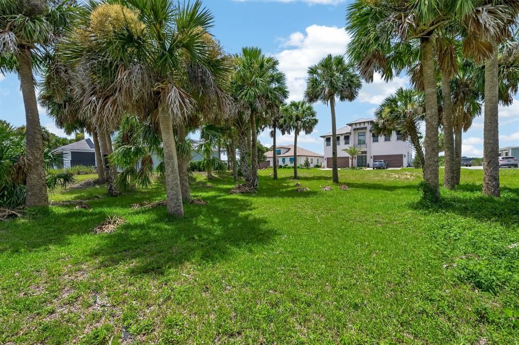 待售: $263,900 (0.26 acres)