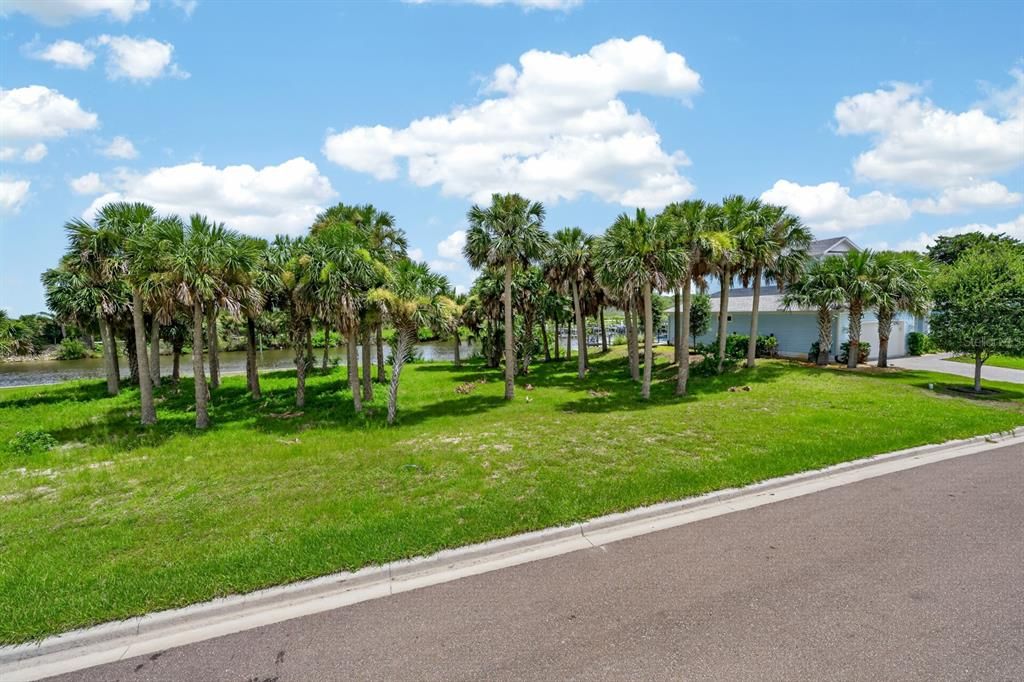 待售: $263,900 (0.26 acres)