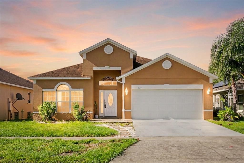 Active With Contract: $359,888 (4 beds, 2 baths, 1972 Square Feet)