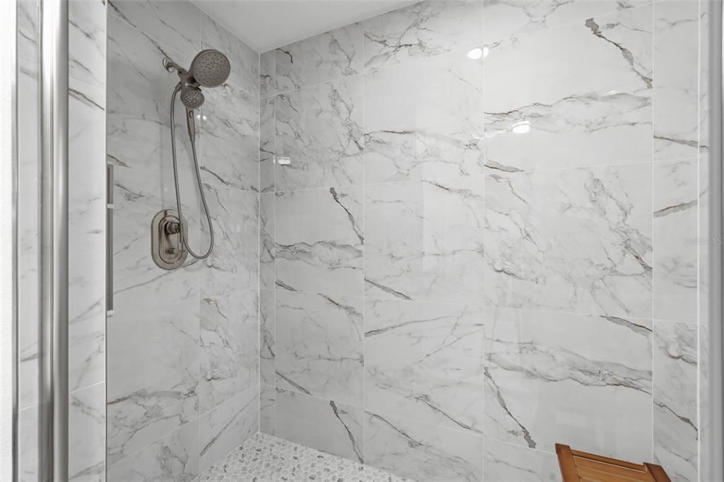 En Venta: $1,290,000 (5 camas, 4 baños, 3338 Pies cuadrados)