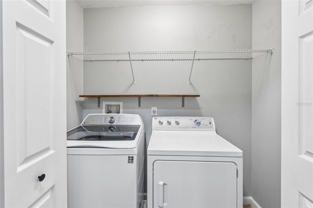 На продажу: $279,990 (2 спален, 2 ванн, 1320 Квадратных фут)