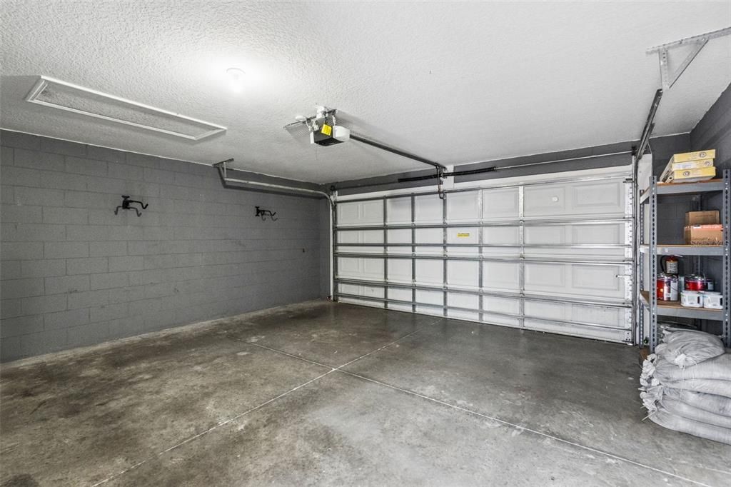 На продажу: $279,990 (2 спален, 2 ванн, 1320 Квадратных фут)