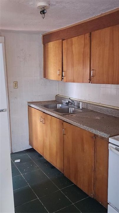 На продажу: $185,000 (2 спален, 1 ванн, 891 Квадратных фут)