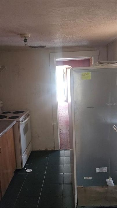 На продажу: $185,000 (2 спален, 1 ванн, 891 Квадратных фут)