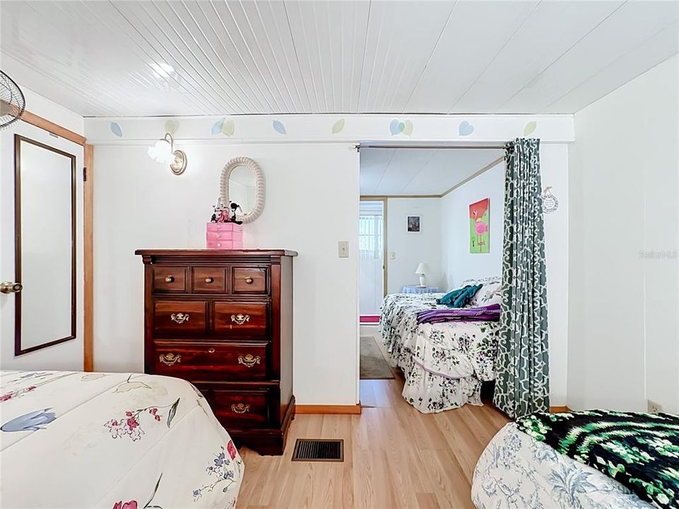 For Sale: $129,900 (3 beds, 2 baths, 1280 Square Feet)