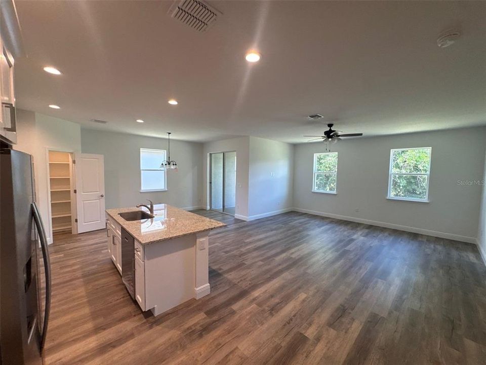 En Venta: $415,900 (3 camas, 2 baños, 1867 Pies cuadrados)