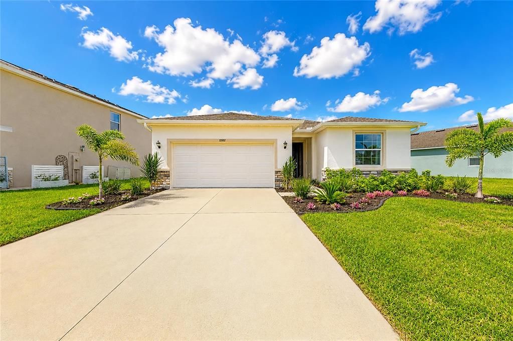 For Rent: $3,000 (4 beds, 2 baths, 2044 Square Feet)