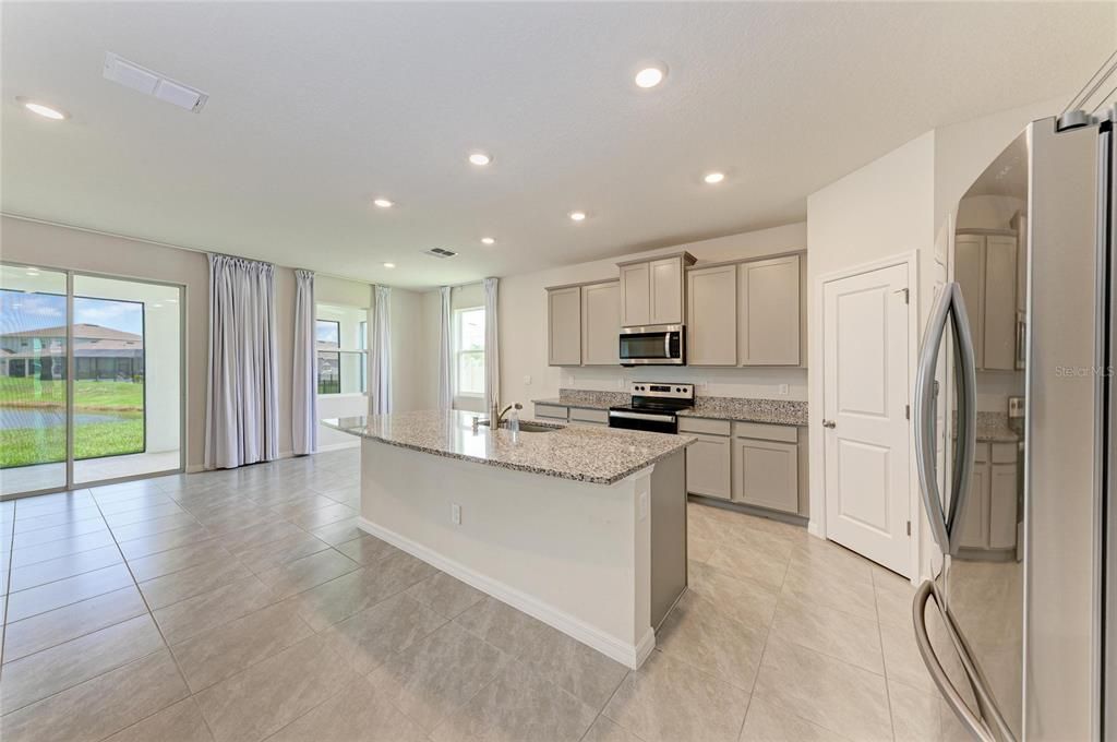 For Rent: $3,000 (4 beds, 2 baths, 2044 Square Feet)
