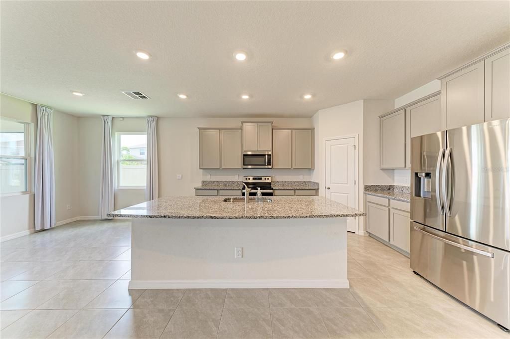 For Rent: $3,000 (4 beds, 2 baths, 2044 Square Feet)