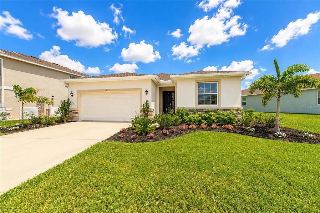 For Rent: $3,000 (4 beds, 2 baths, 2044 Square Feet)