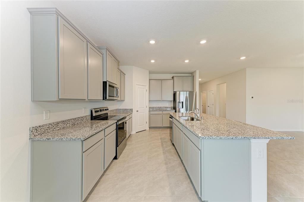 For Rent: $3,000 (4 beds, 2 baths, 2044 Square Feet)