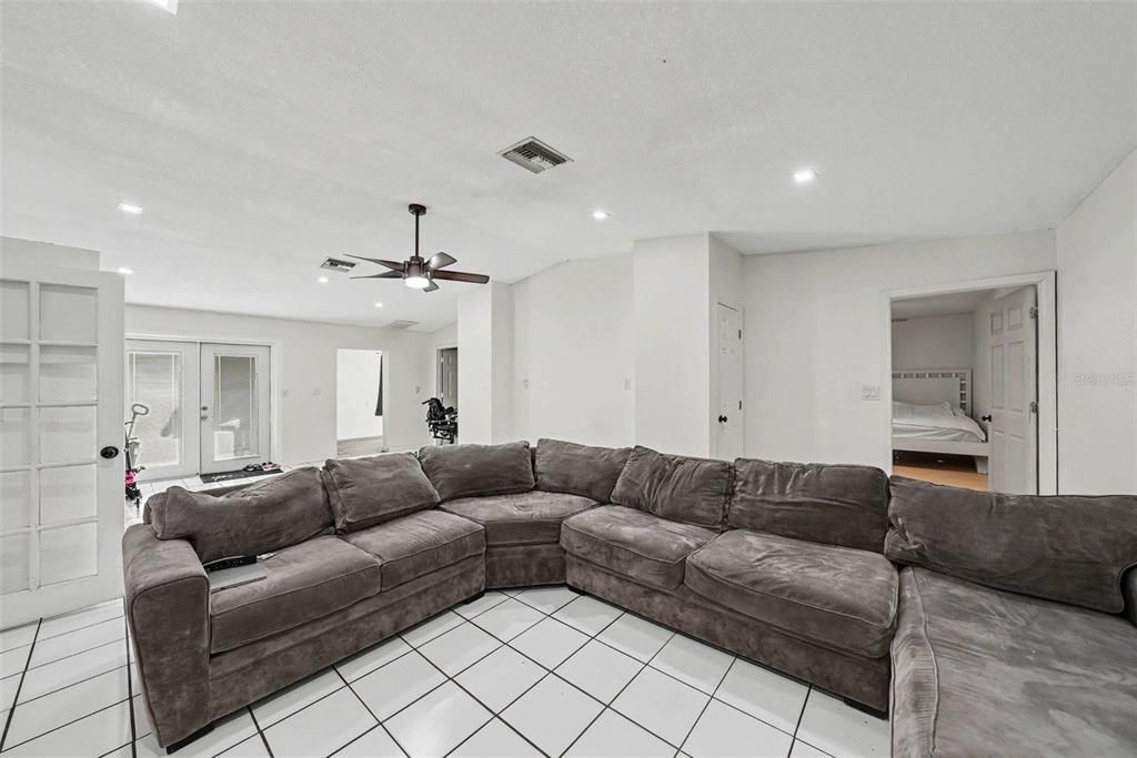 For Sale: $315,000 (4 beds, 3 baths, 2155 Square Feet)
