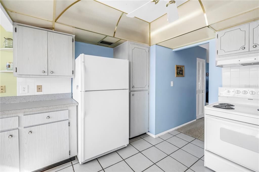 На продажу: $135,000 (2 спален, 2 ванн, 1035 Квадратных фут)