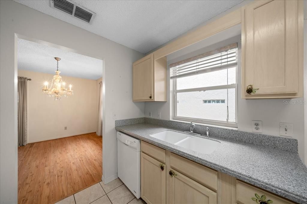 En Venta: $145,000 (2 camas, 2 baños, 1403 Pies cuadrados)
