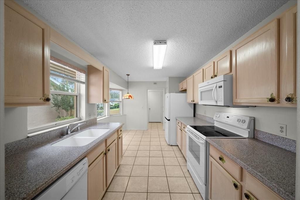 En Venta: $145,000 (2 camas, 2 baños, 1403 Pies cuadrados)
