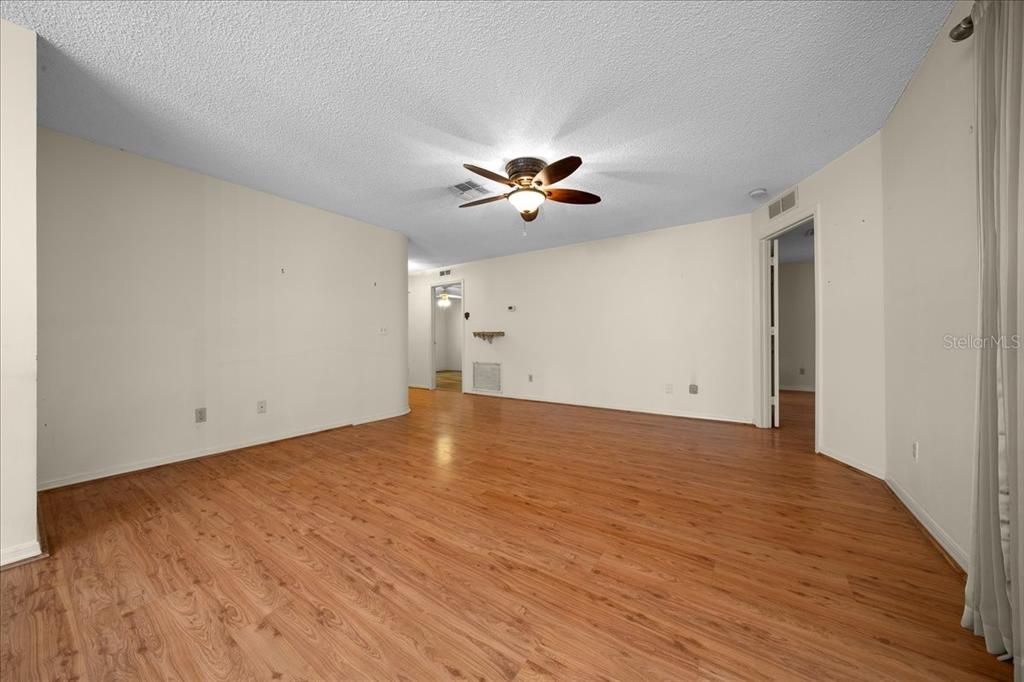 En Venta: $145,000 (2 camas, 2 baños, 1403 Pies cuadrados)