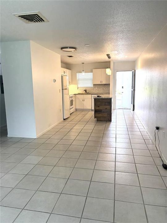 For Rent: $1,500 (2 beds, 1 baths, 759 Square Feet)