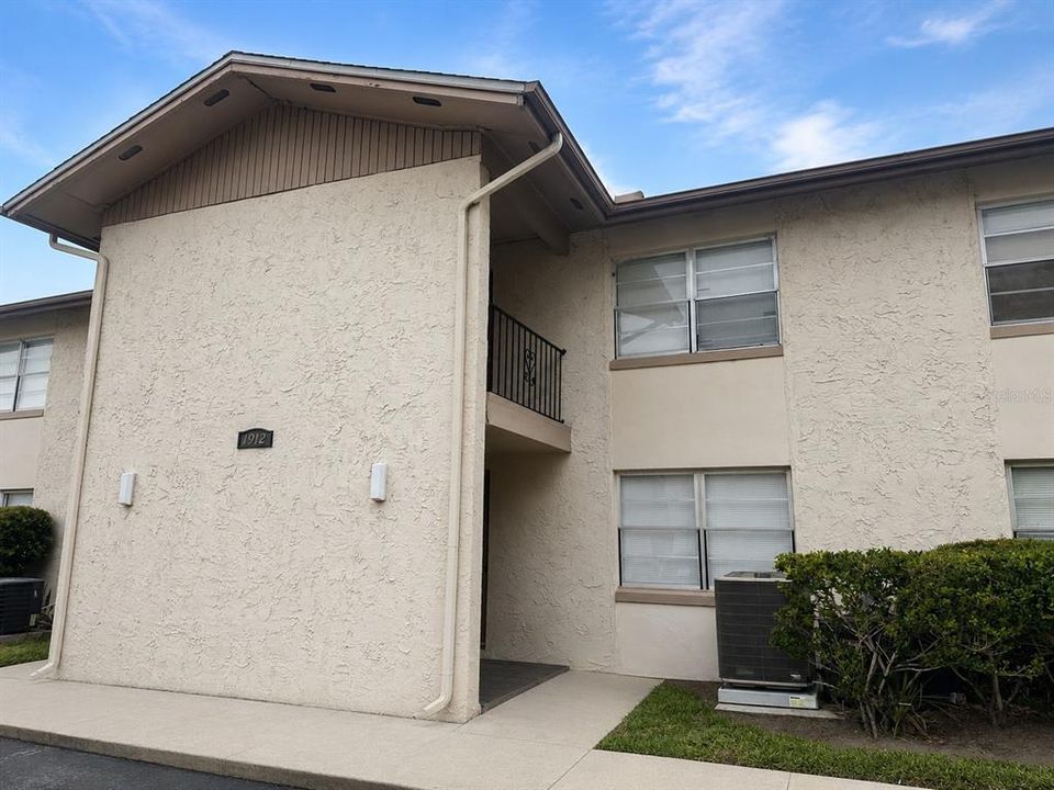 For Sale: $138,900 (2 beds, 2 baths, 761 Square Feet)