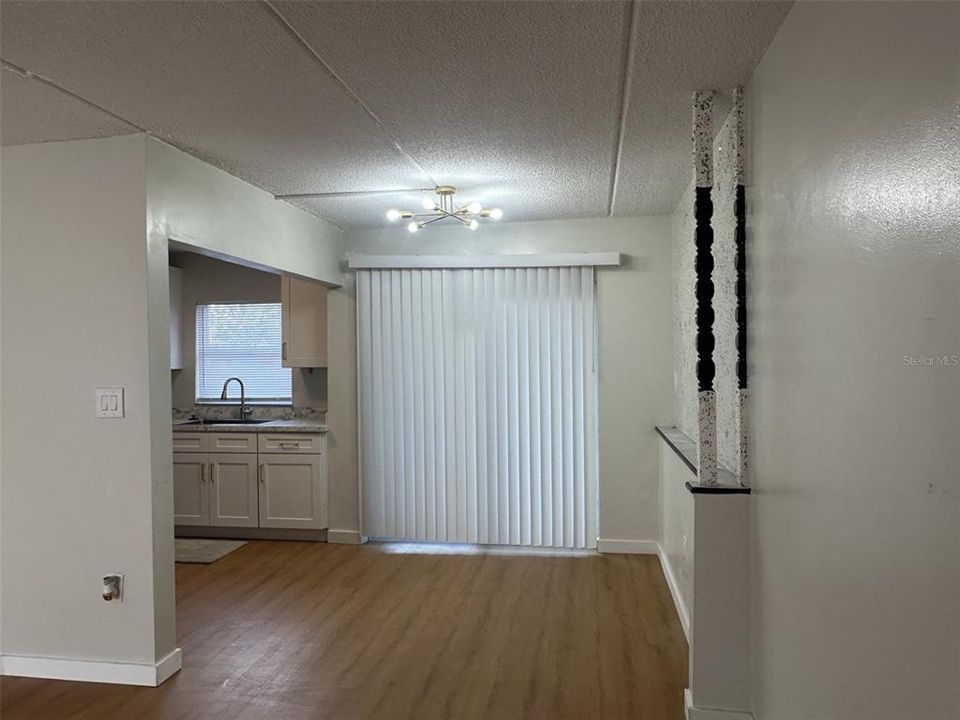 For Sale: $138,900 (2 beds, 2 baths, 761 Square Feet)
