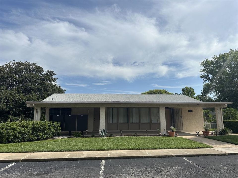 For Sale: $138,900 (2 beds, 2 baths, 761 Square Feet)