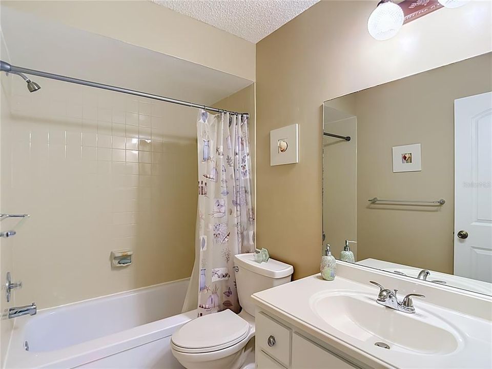 На продажу: $229,900 (2 спален, 2 ванн, 1103 Квадратных фут)