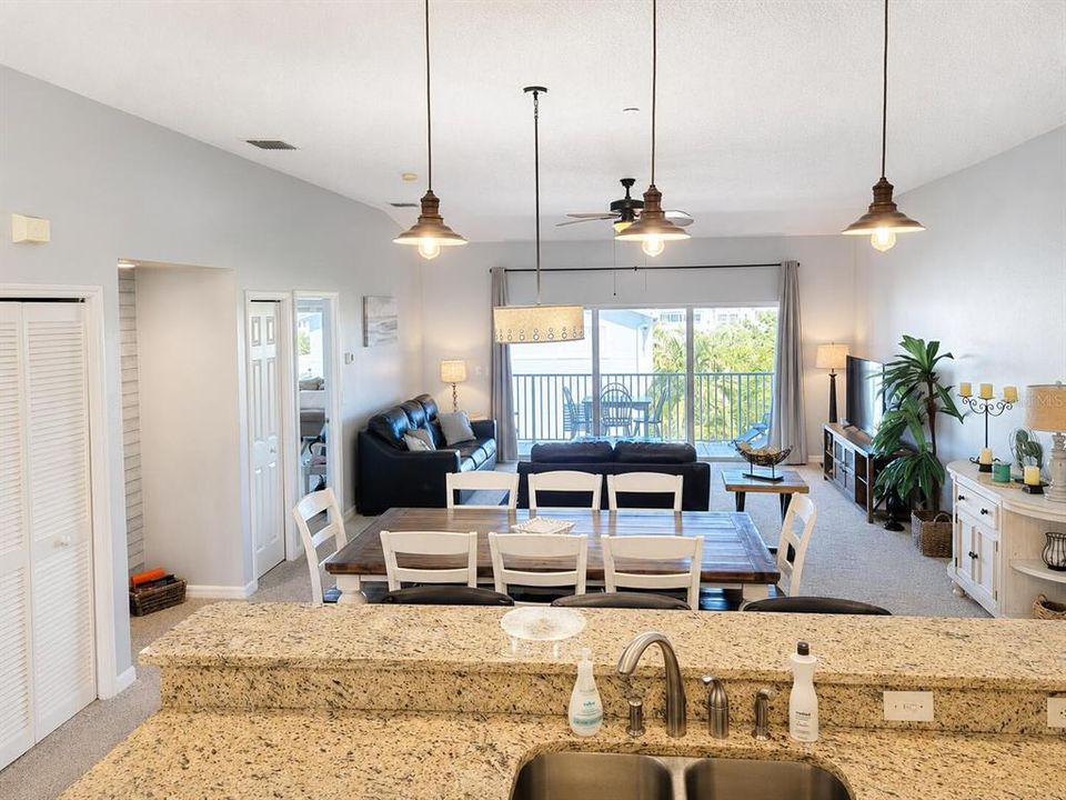 For Sale: $559,500 (2 beds, 2 baths, 1390 Square Feet)