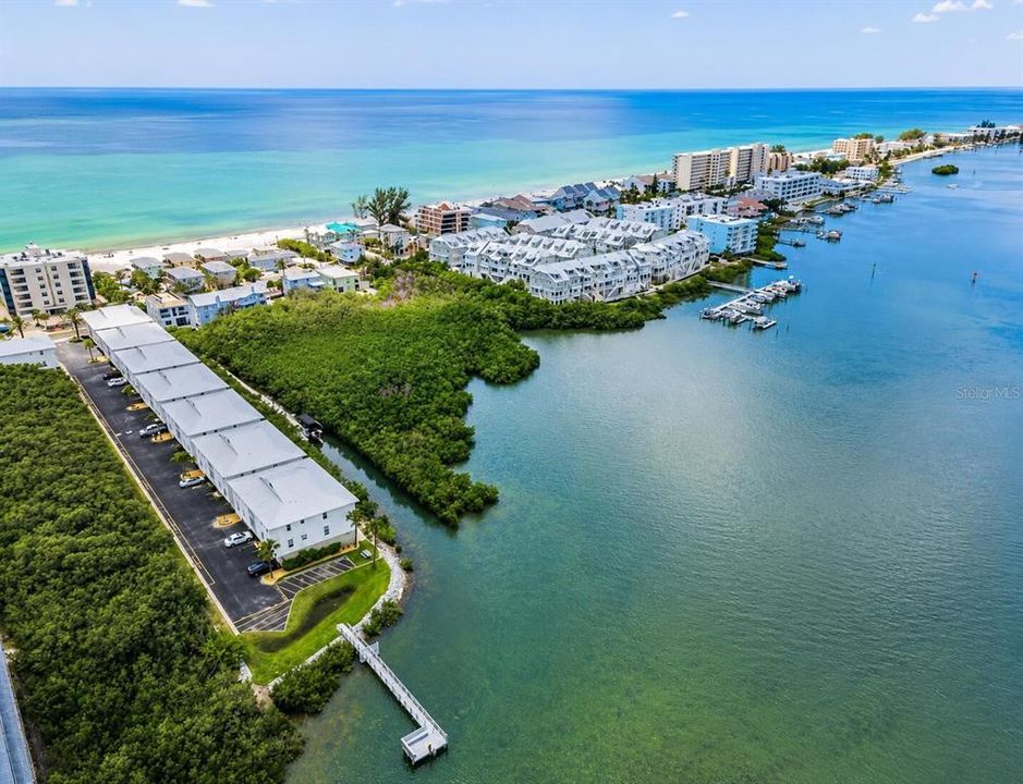 For Sale: $559,500 (2 beds, 2 baths, 1390 Square Feet)