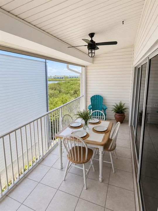 For Sale: $559,500 (2 beds, 2 baths, 1390 Square Feet)