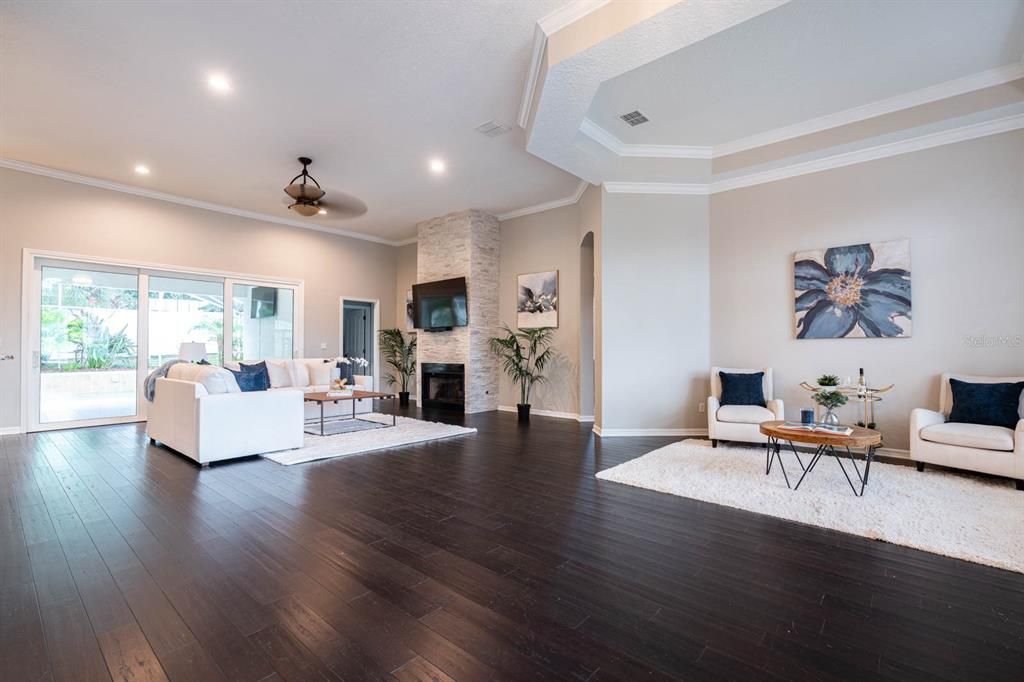 En Venta: $850,000 (5 camas, 4 baños, 3207 Pies cuadrados)