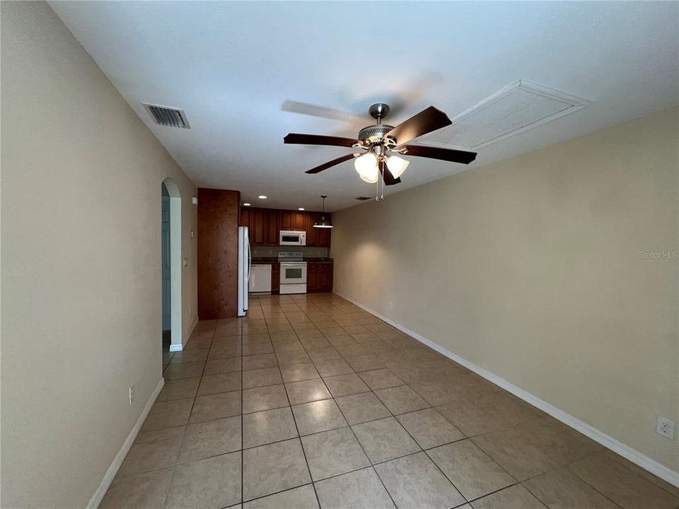 For Rent: $1,350 (2 beds, 1 baths, 762 Square Feet)