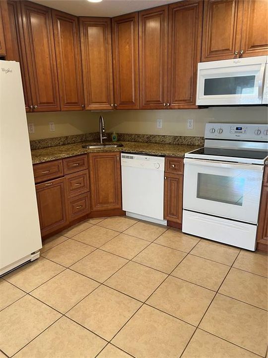 For Rent: $1,350 (2 beds, 1 baths, 762 Square Feet)