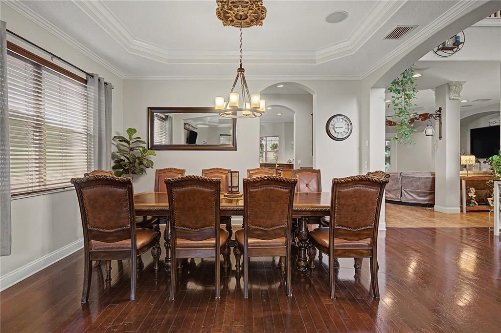 На продажу: $975,000 (6 спален, 4 ванн, 4532 Квадратных фут)