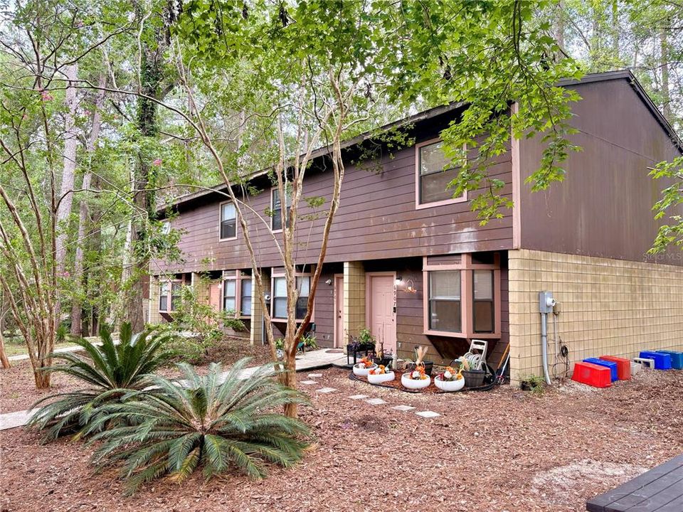 For Sale: $159,900 (2 beds, 2 baths, 992 Square Feet)