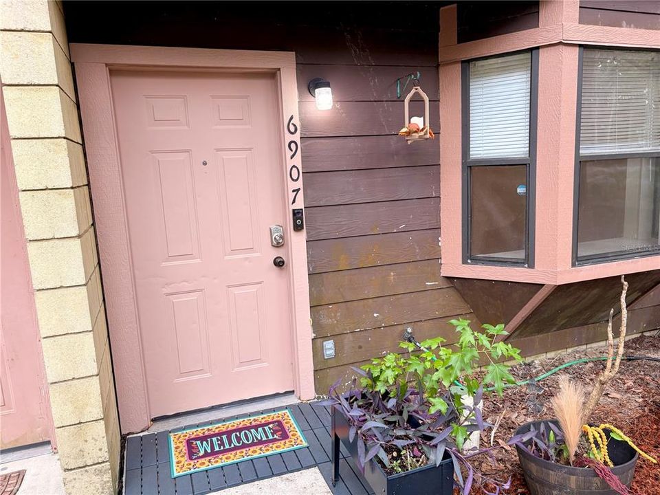 For Sale: $159,900 (2 beds, 2 baths, 992 Square Feet)