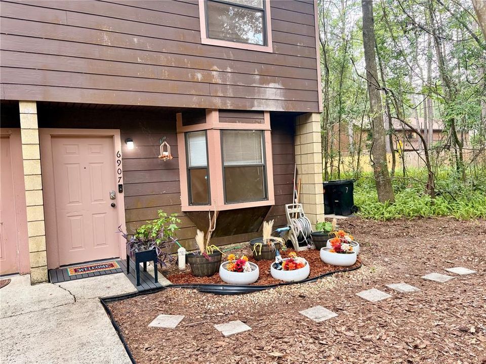For Sale: $159,900 (2 beds, 2 baths, 992 Square Feet)